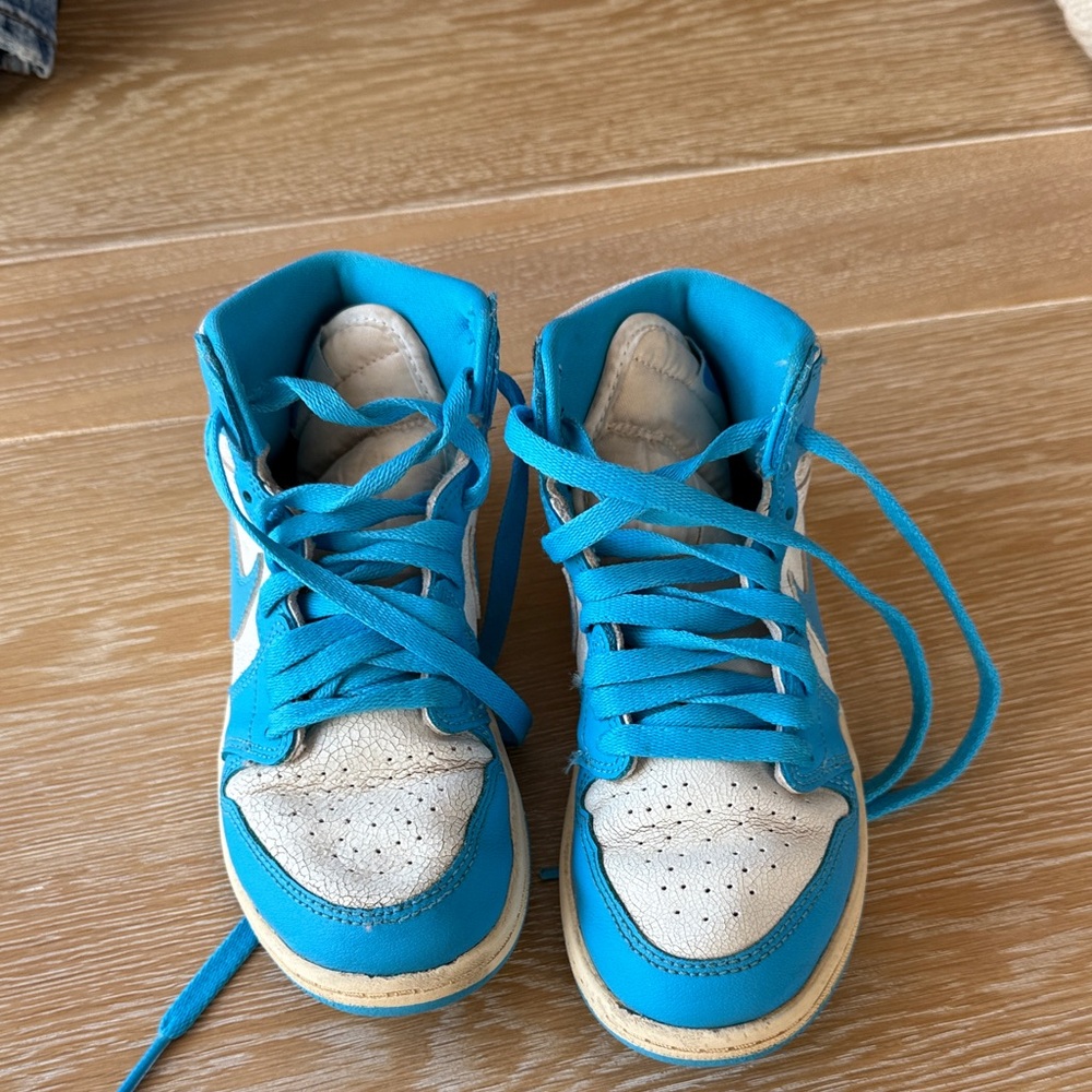 Nike Kids Air Jordan Retro 1 High Sneakers